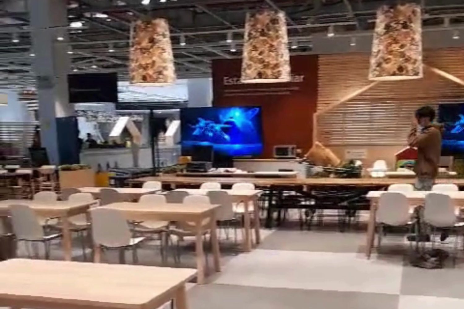 Pantallas en feria gastronómica