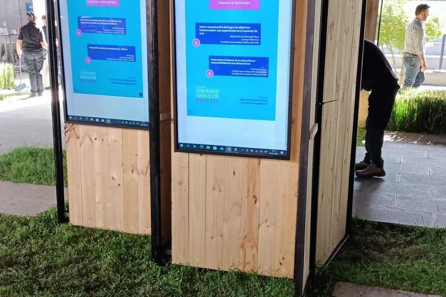 Tótems digitales en exterior