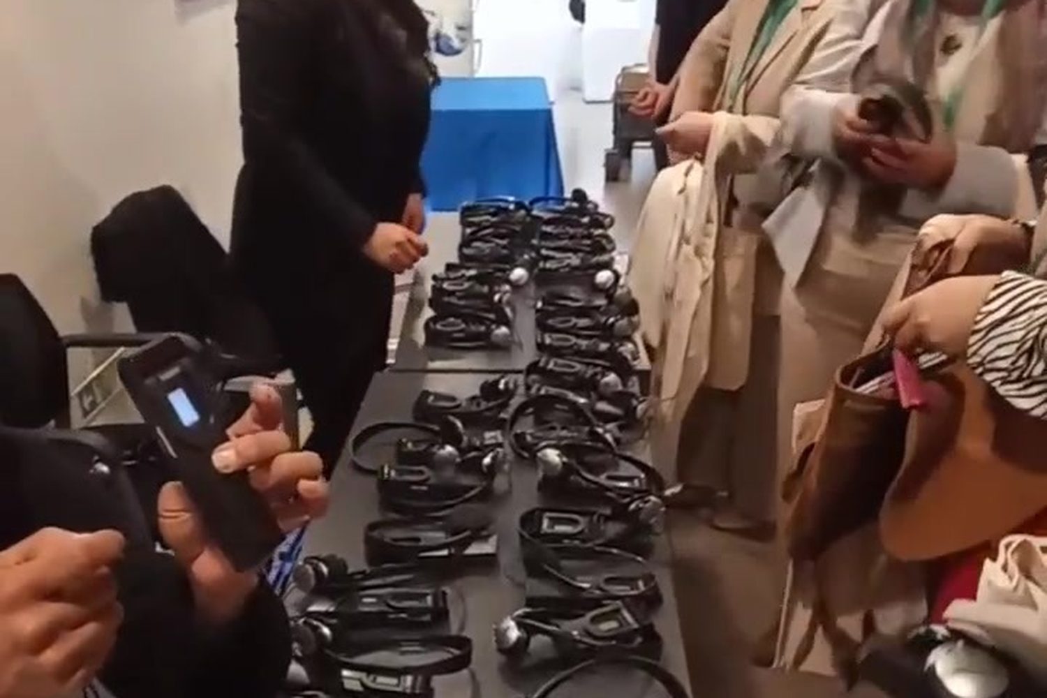 Entrega de receptores de traducción simultánea